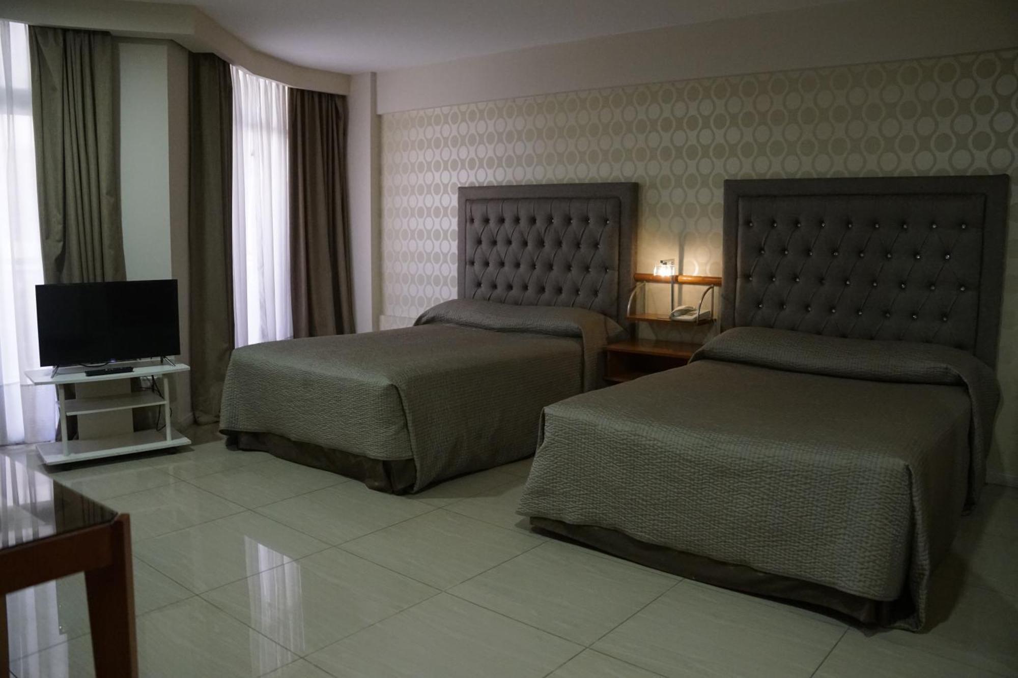 Hotel Howard Johnson Rosario Bagian luar foto