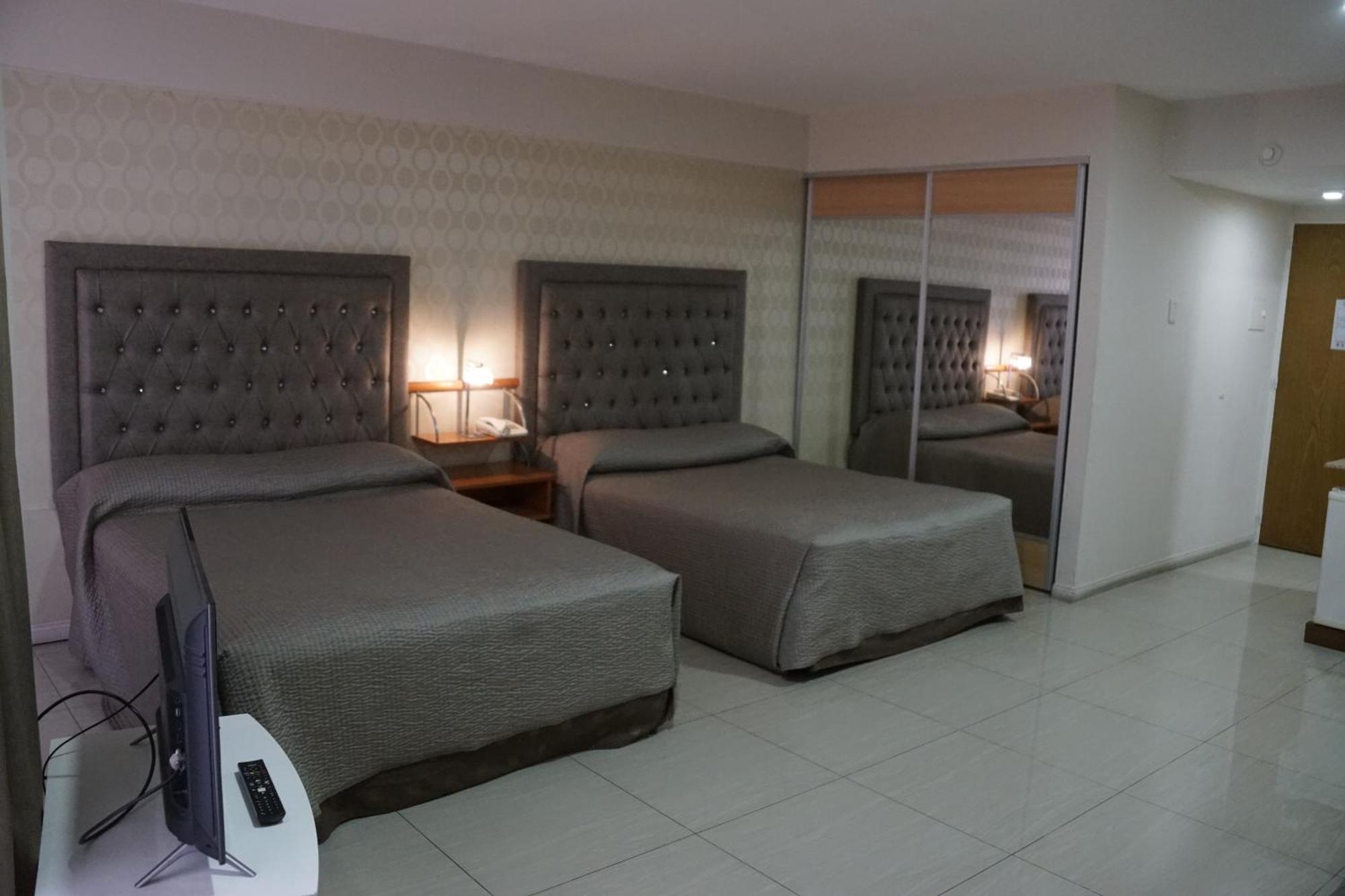 Hotel Howard Johnson Rosario Bagian luar foto
