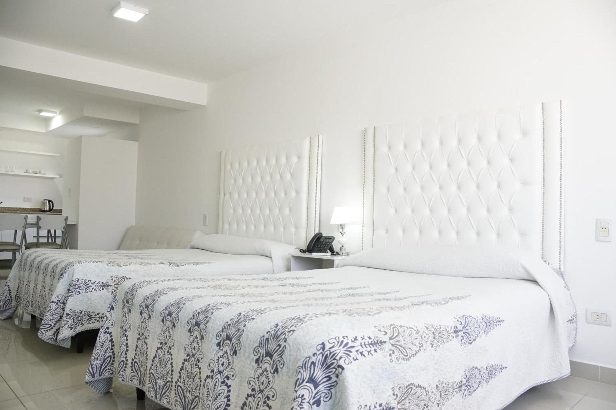 Hotel Howard Johnson Rosario Bagian luar foto