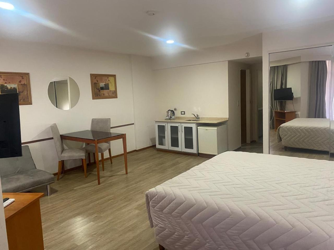 Hotel Howard Johnson Rosario Bagian luar foto