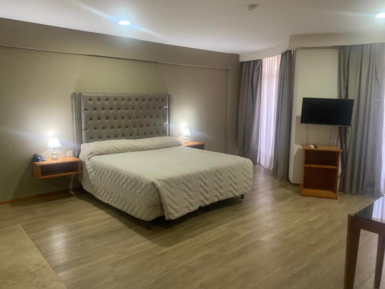 Hotel Howard Johnson Rosario Bagian luar foto