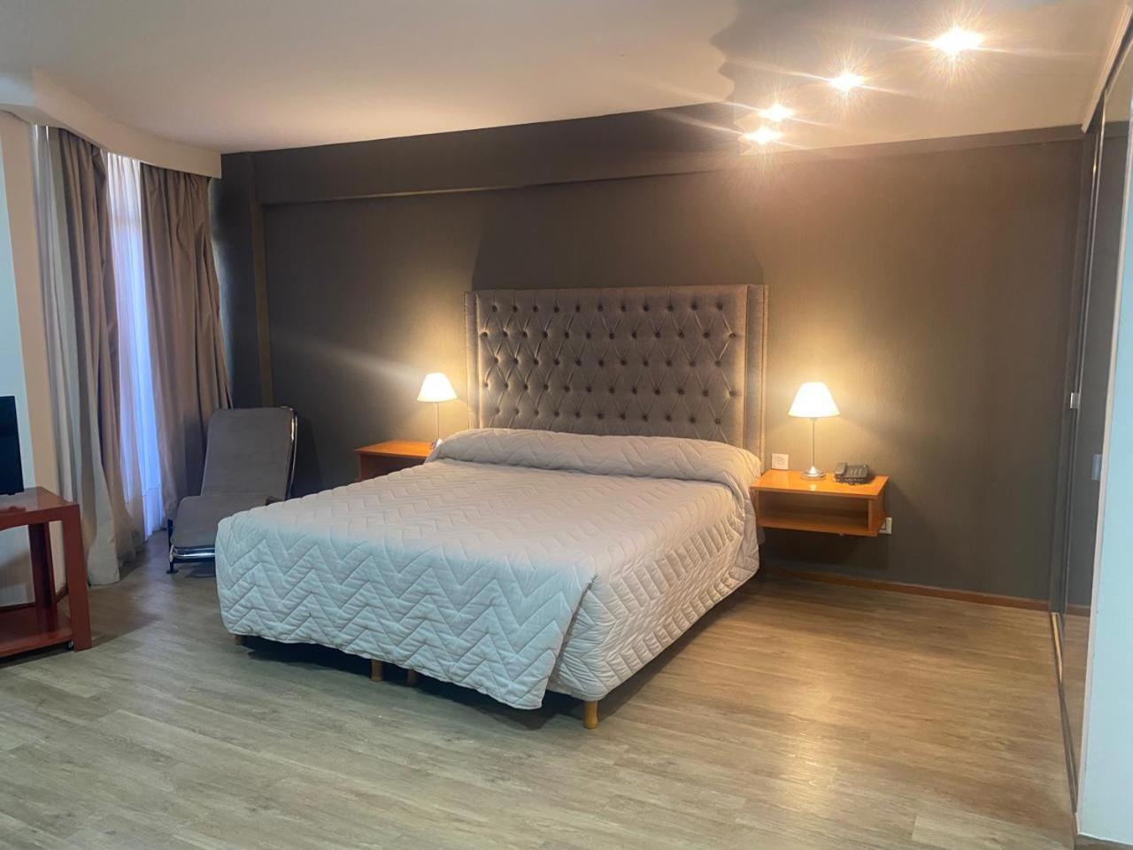 Hotel Howard Johnson Rosario Bagian luar foto