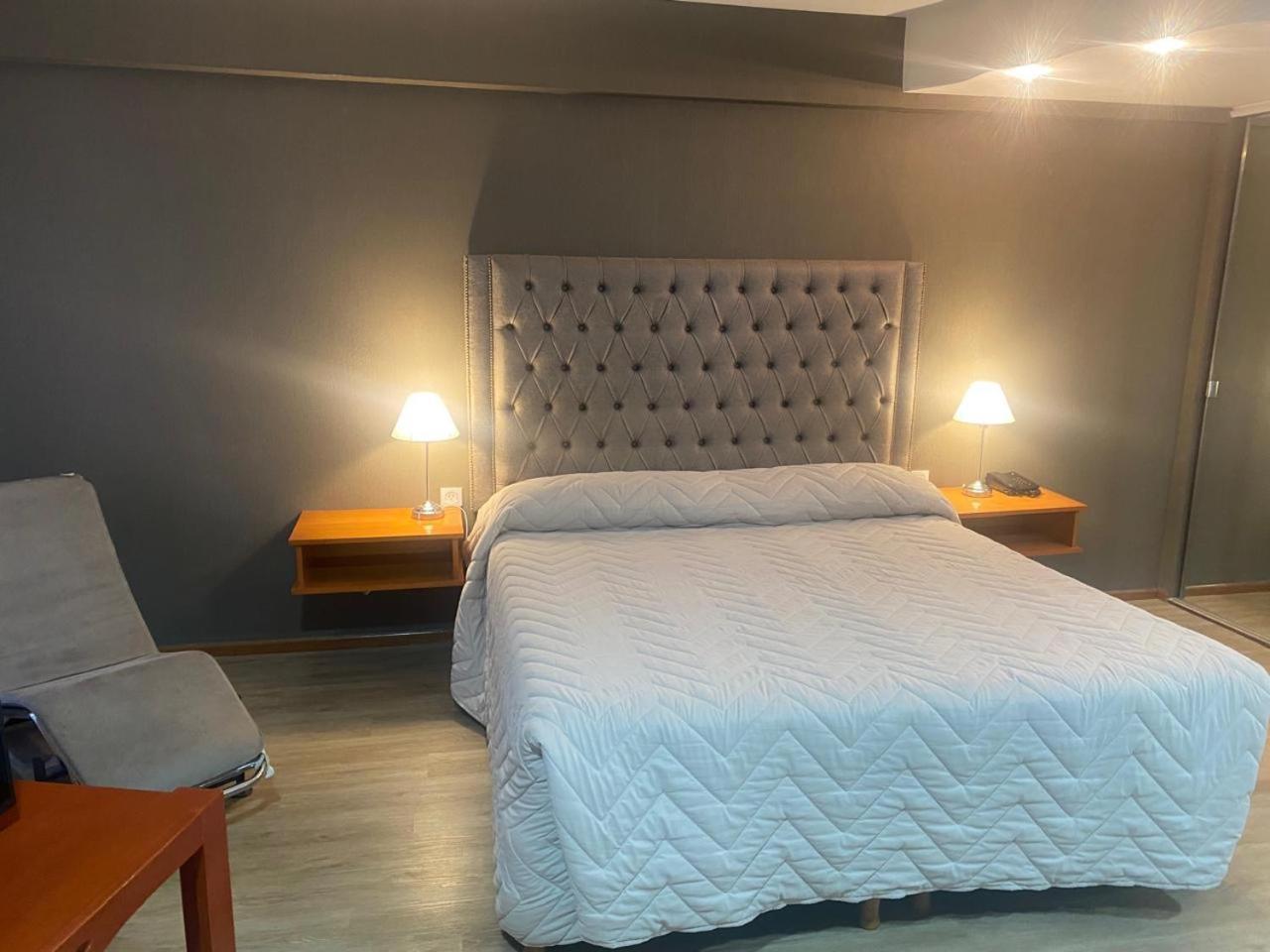 Hotel Howard Johnson Rosario Bagian luar foto