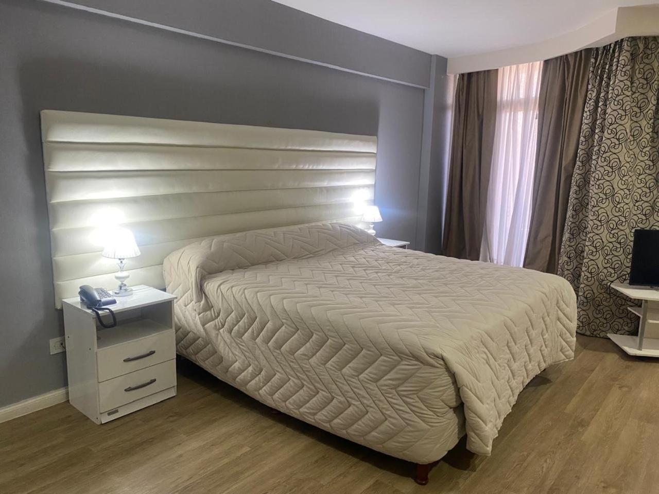 Hotel Howard Johnson Rosario Bagian luar foto