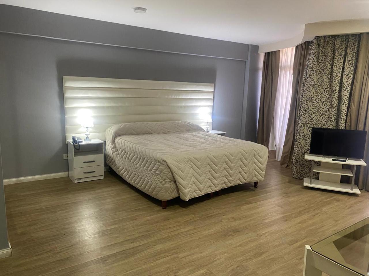 Hotel Howard Johnson Rosario Bagian luar foto