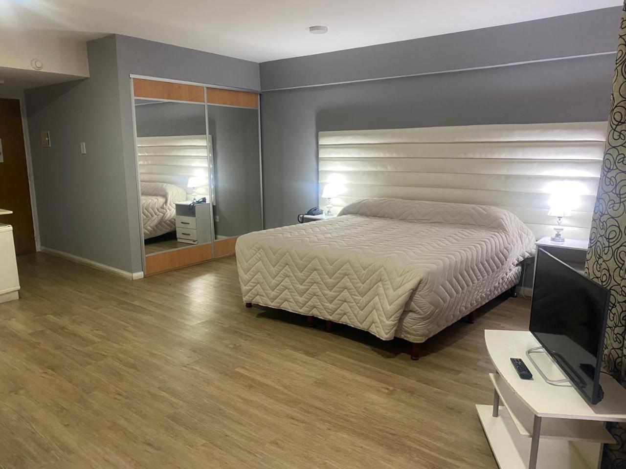 Hotel Howard Johnson Rosario Bagian luar foto