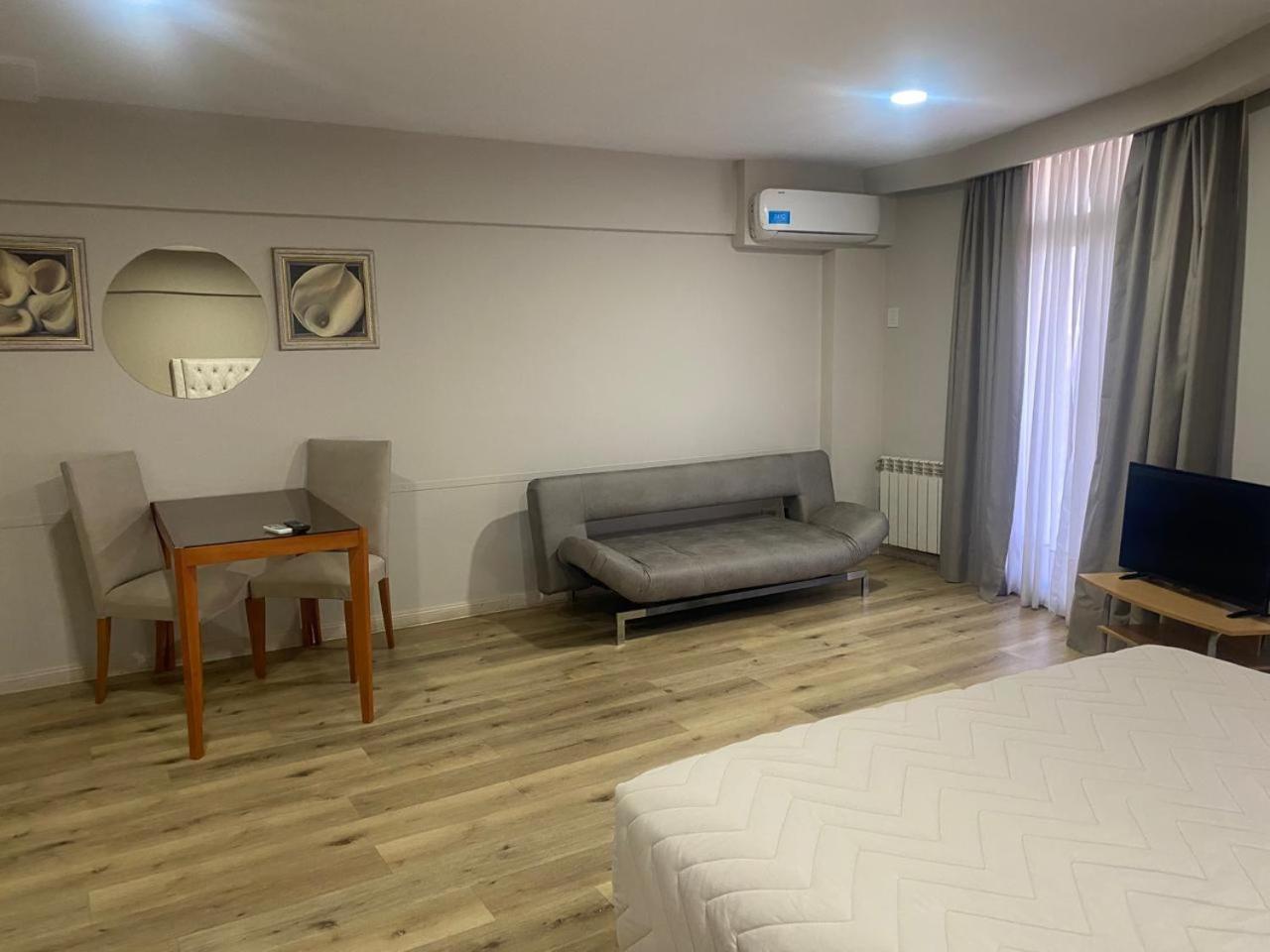 Hotel Howard Johnson Rosario Bagian luar foto