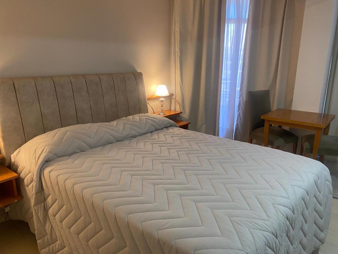 Hotel Howard Johnson Rosario Bagian luar foto