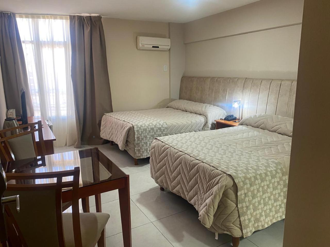 Hotel Howard Johnson Rosario Bagian luar foto